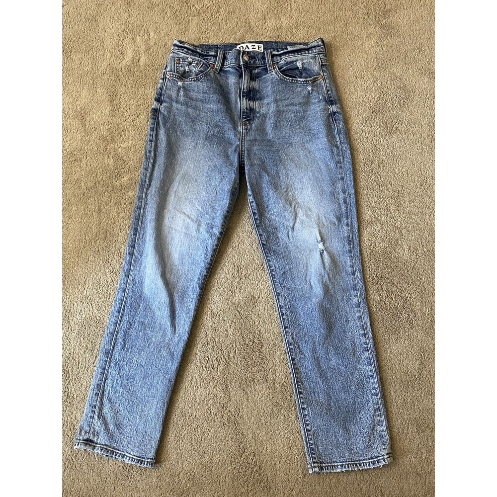 Daze High Rise Light Wash Subtle Distressing Straight Leg Silhouette Size 29